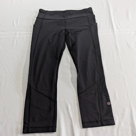 Lululemon Size 6 Black Wunder Under Cropped Leggings With Side and Back Pockets - Picture 1 of 16